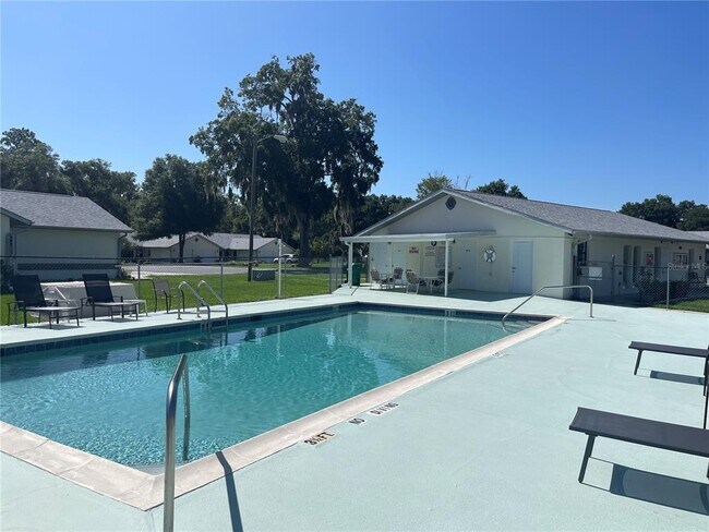 Building Photo - 607 Whispering Pines Blvd