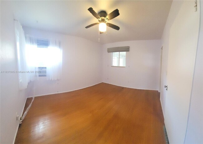 Building Photo - 828 NE 76th St