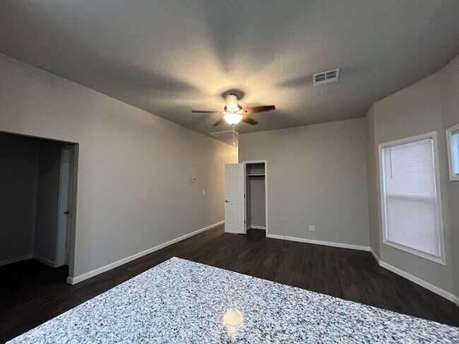 Building Photo - Stunning 4-Bedroom Renovated Home in Sapulpa