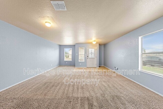 Building Photo - 915 Ridingate Farm