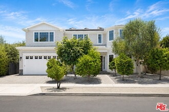 Building Photo - 11540 Clover Ave