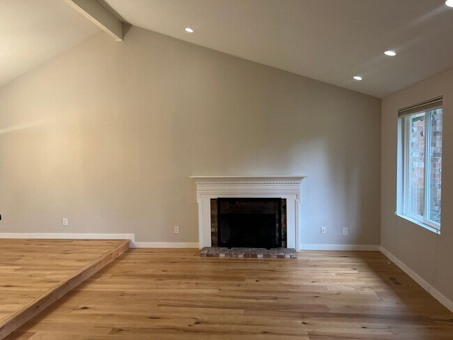 Building Photo - 4bd/2.5ba Bellevue Home