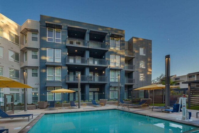 Building Photo - 398 Ortega Ave