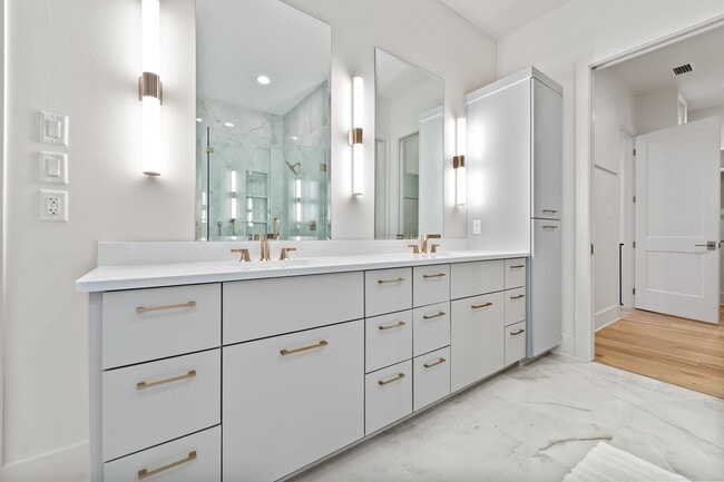 Building Photo - 712 N Magnolia St