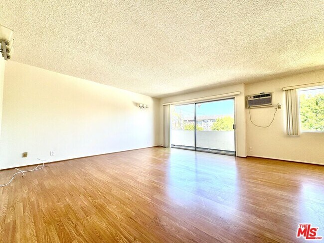 Building Photo - 9157 Alcott St