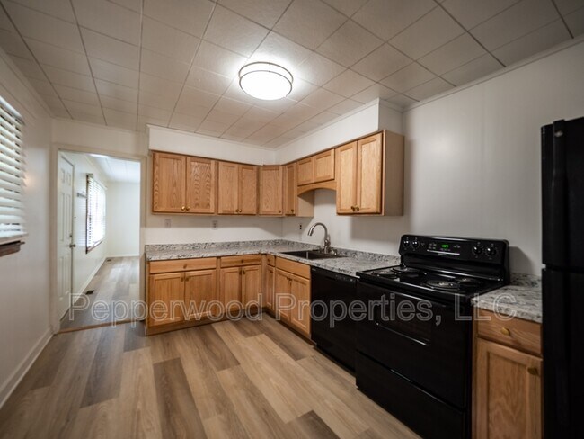 Building Photo - 410 Peachtree Ln