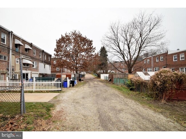 Building Photo - 321 Hermitage St
