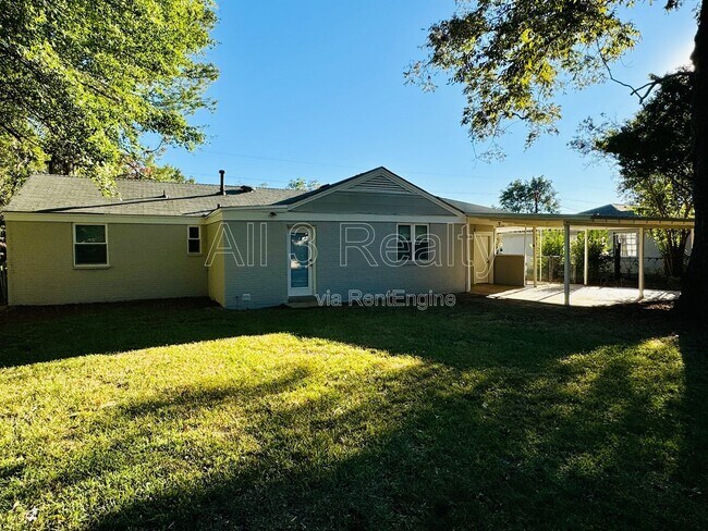 Building Photo - 2927 Brevard Ave