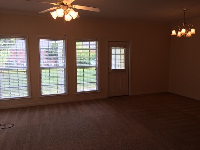 Building Photo - 2BD/2.5B Duplex in N. Valdosta City Limits