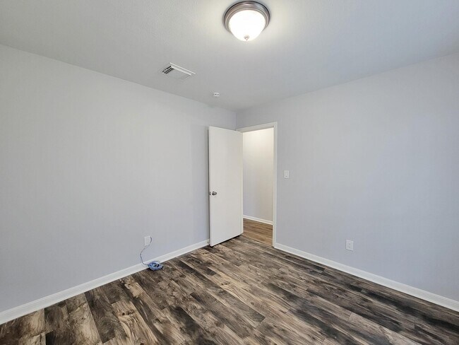 Building Photo - 2024 Stones throw Dr