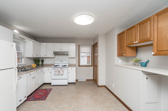 Building Photo - 106 NE Grant St