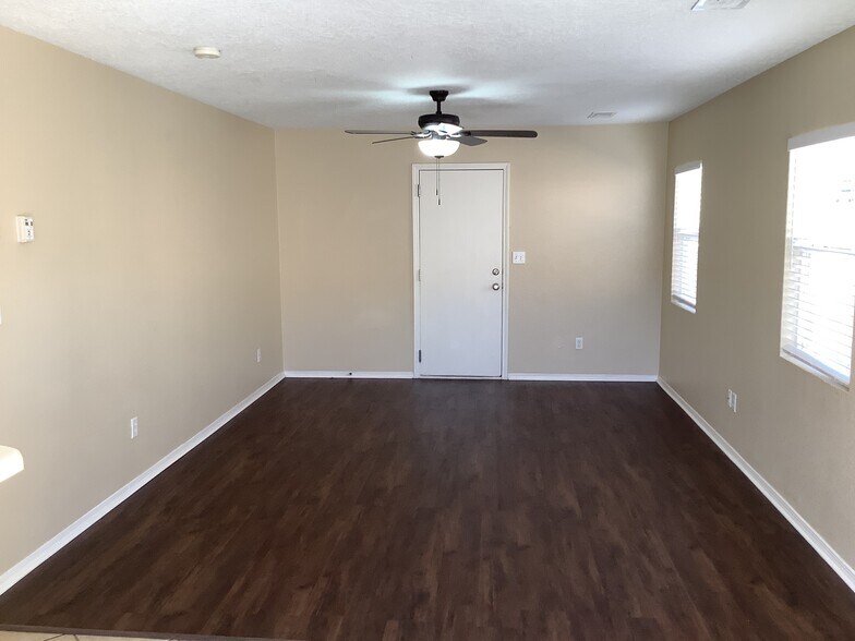 Building Photo - 6219 Vaughn Dr NE