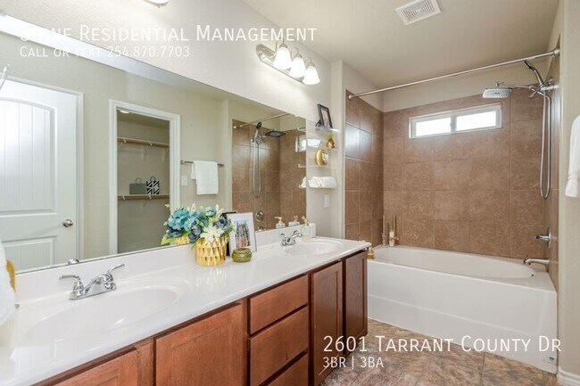 Building Photo - 2601 Tarrant County Dr