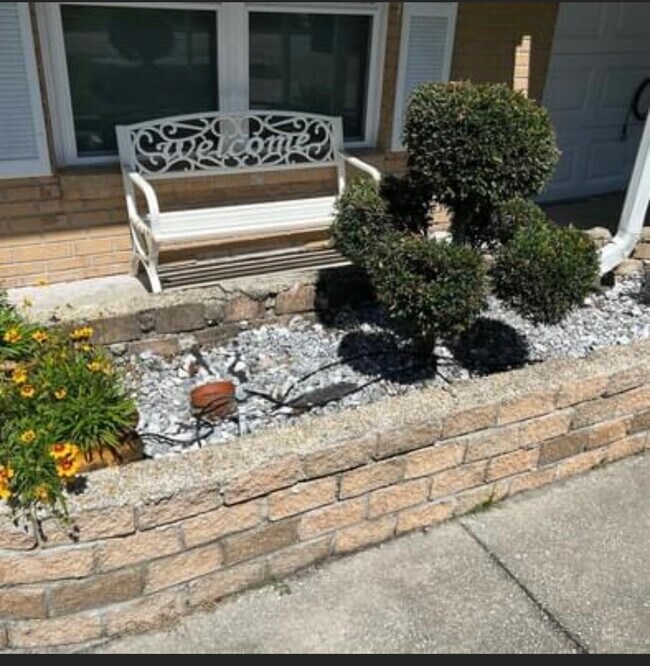 Building Photo - 650 W Blue Lake Ter