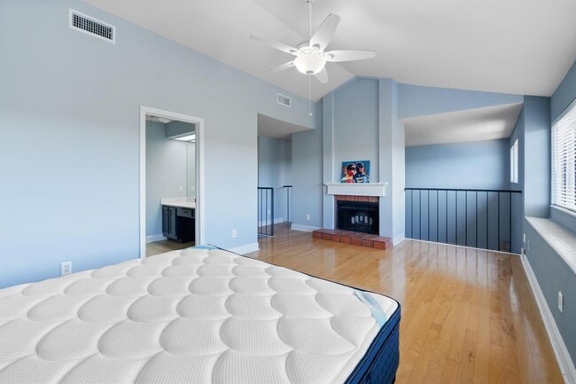 Building Photo - 4711 Spicewood Springs Rd