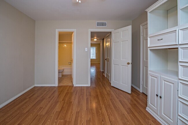 Building Photo - Colony Park Dr 3712/3714