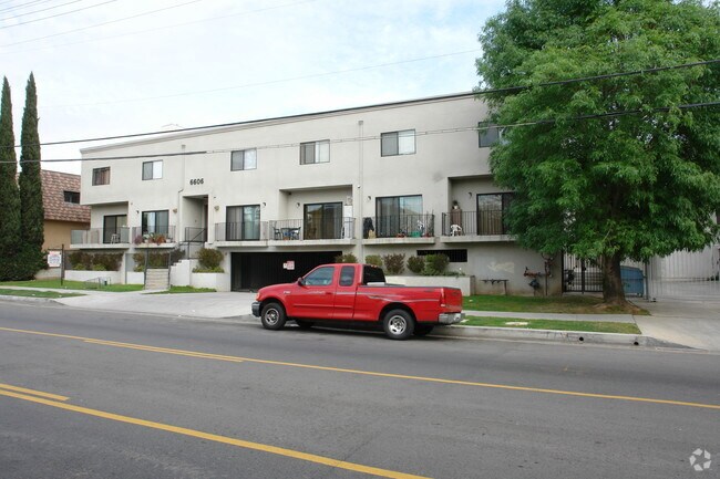Primary Photo - 6606 Hazeltine Ave
