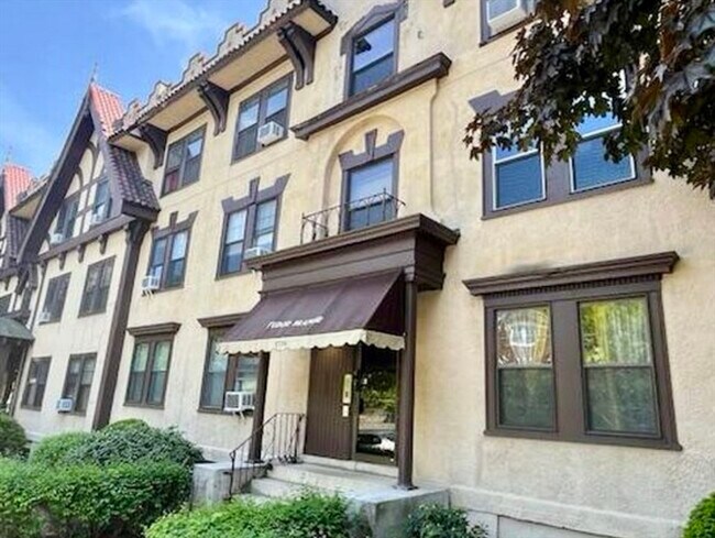 Primary Photo - 1726 Commonwealth Ave