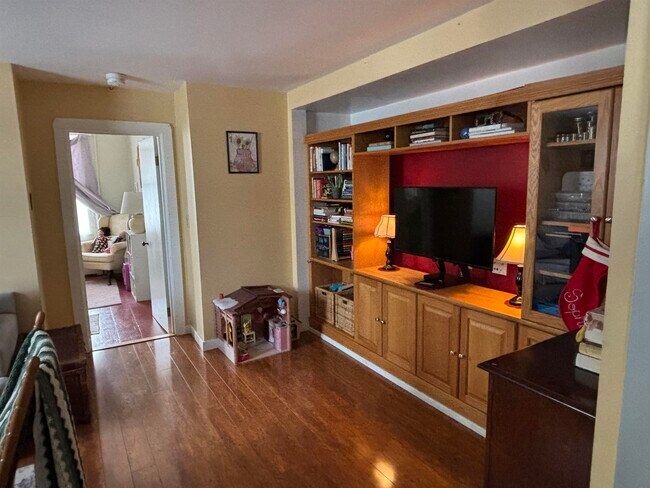 Building Photo - 21 Annie St