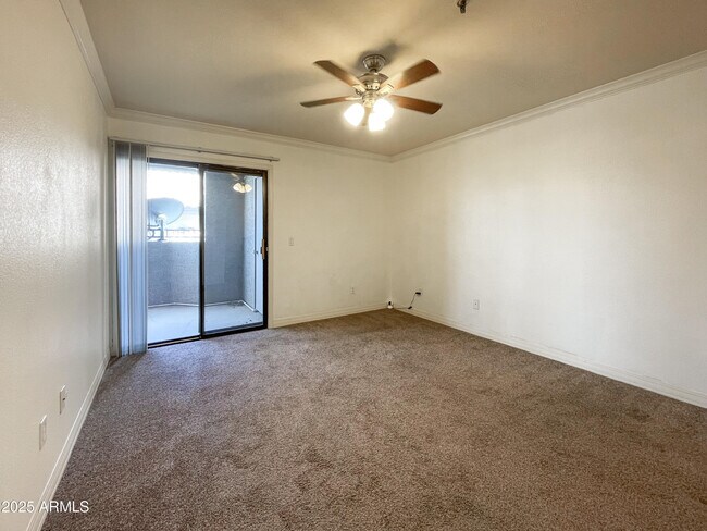 Building Photo - 2025 E Campbell Ave