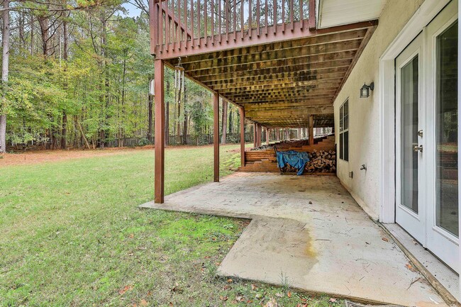 Building Photo - Luxury Millpond Manor Home in Starr’s Mill...