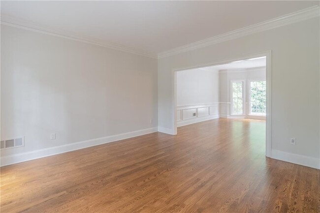 Building Photo - 530 Saddlebrook Dr