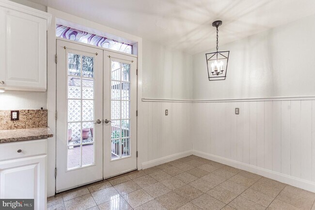 Building Photo - 323 Cypress St