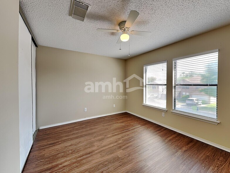 Building Photo - 11011 Victors Hl