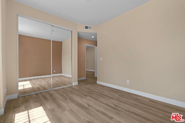 Building Photo - 10275 Missouri Ave