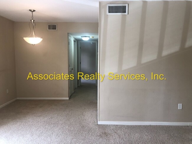 Building Photo - Cute 1bed/1 bath in Hawthorne Reserve w/ POOL!!!