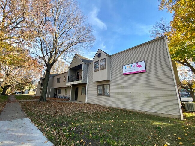 Interior Photo - 809 W Stoughton St