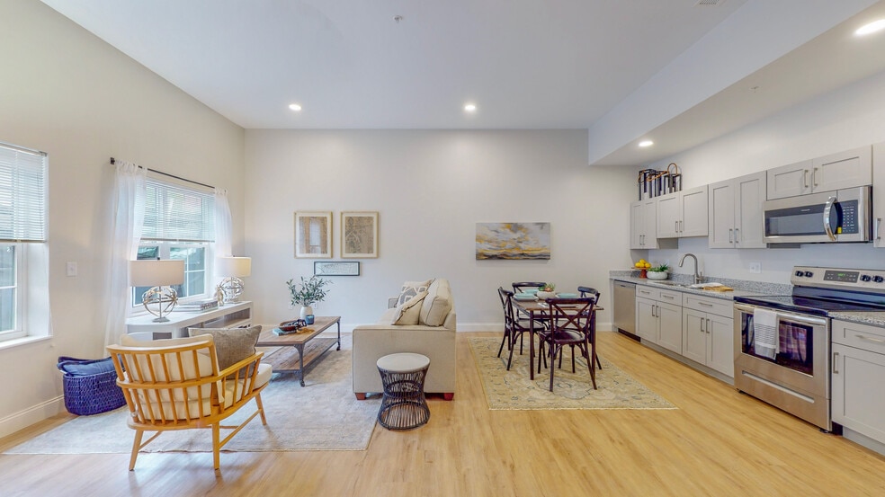 Primary Photo - State and Clinton