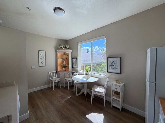 Building Photo - Charming 55+ Condo with Indoor Pool & Mountain Views in American Fork