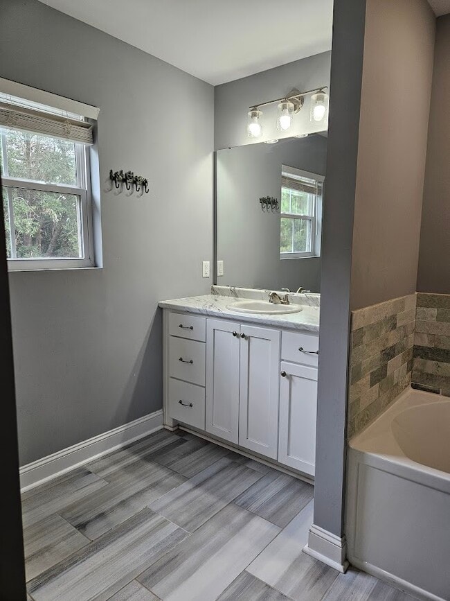 Building Photo - 281 Cypress Creek Dr NE