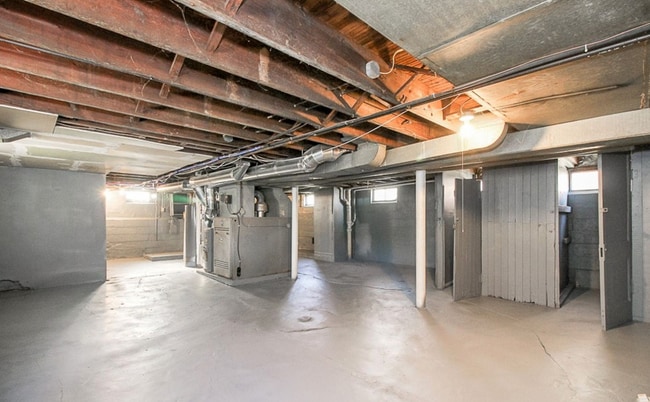 Building Photo - 12904 Thornhurst Ave