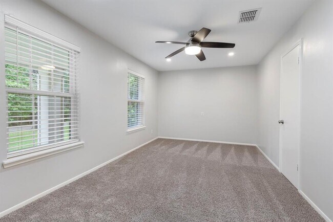 Building Photo - 4010 Briar St