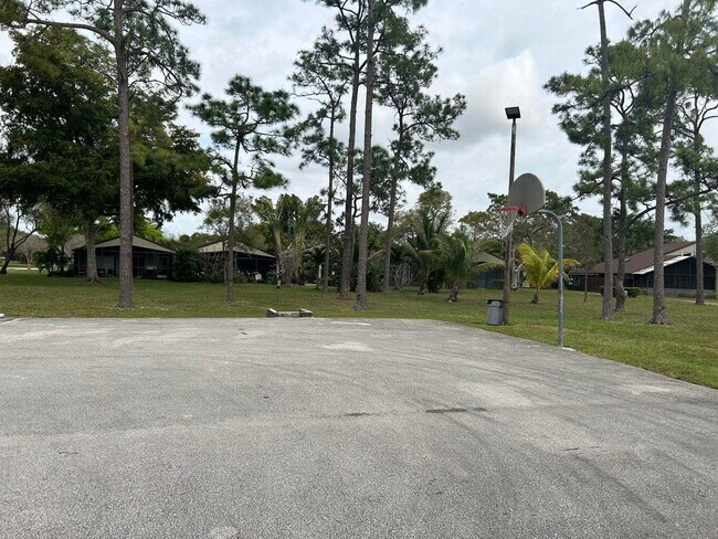 Building Photo - 22682 Vistawood Way