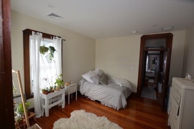 Building Photo - 35 Lincoln St