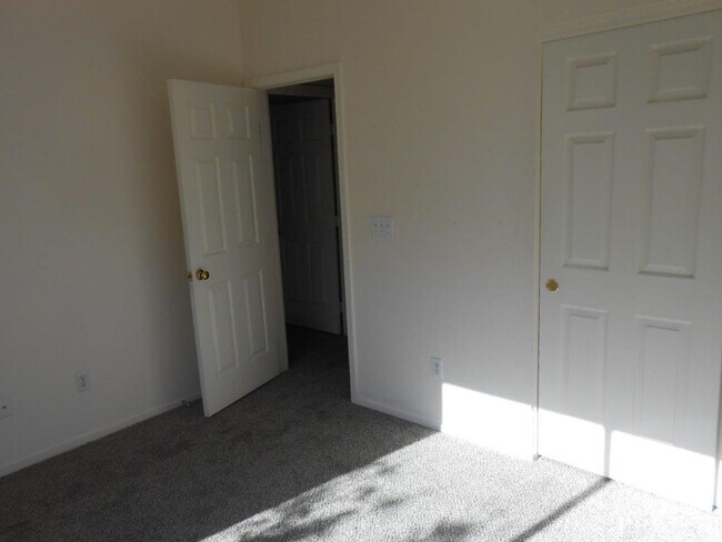 Building Photo - Spacious Home 2 Story Home in Black Mountain