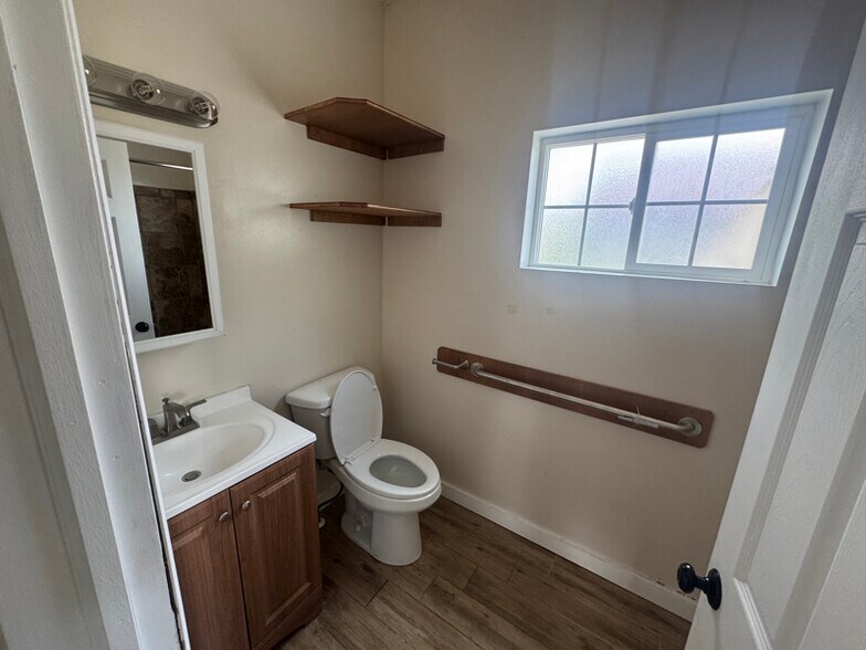 Building Photo - 59 E 400 N