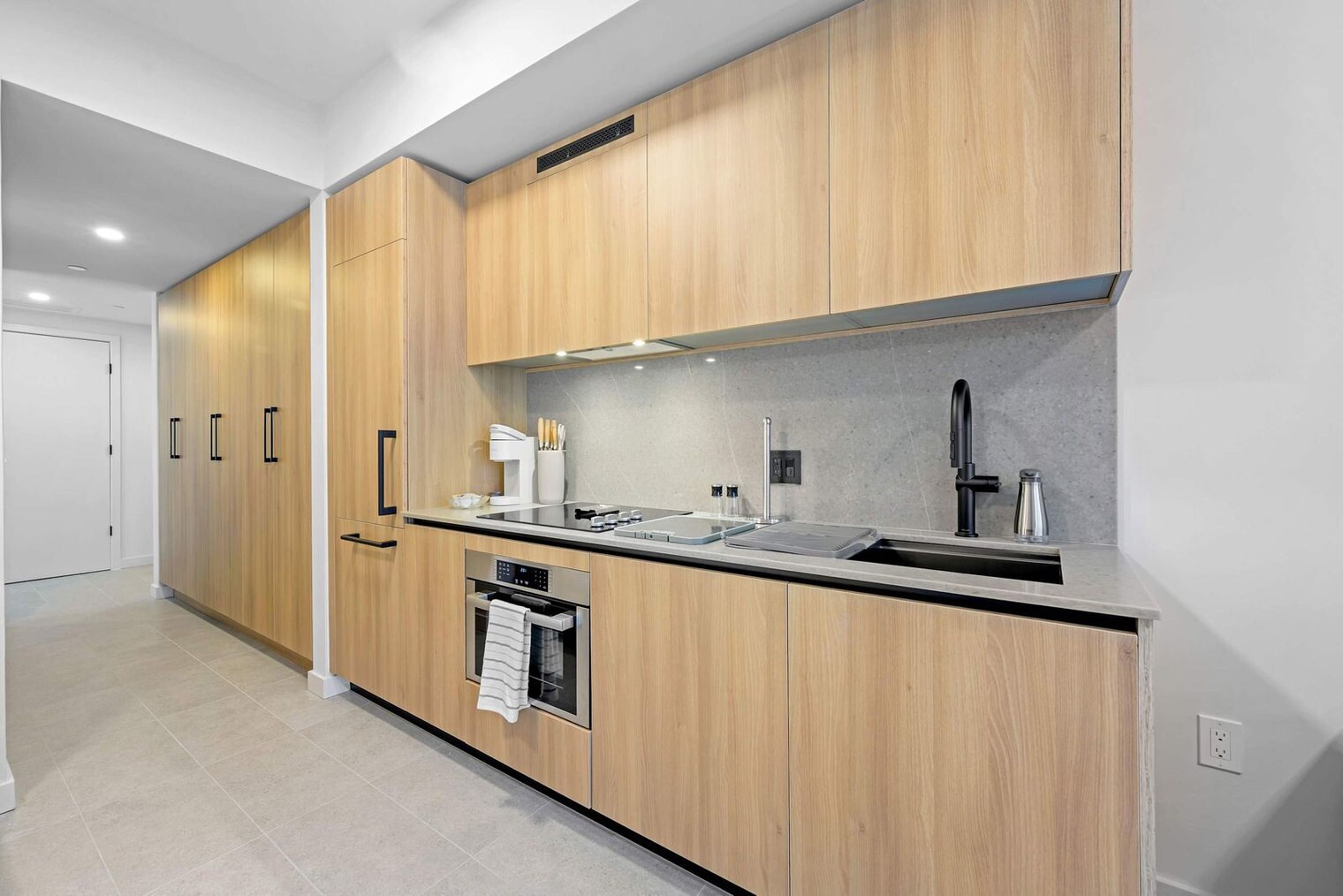 Building Photo - 121 NE 5th St