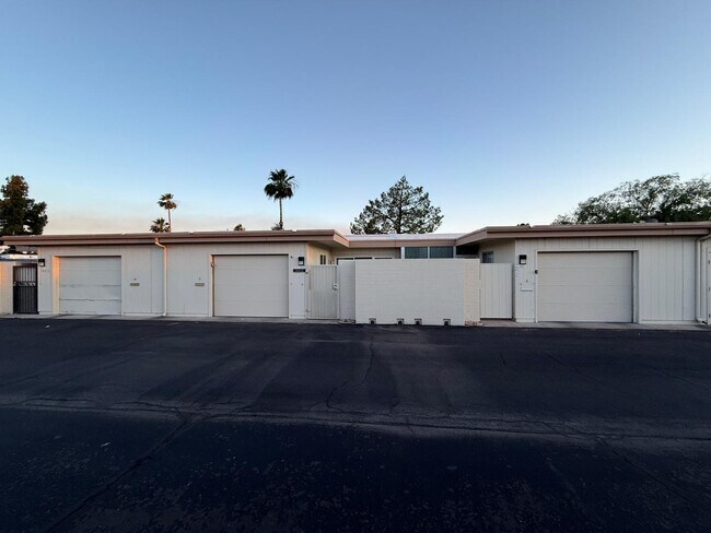 Building Photo - 16653 N 103rd Ave