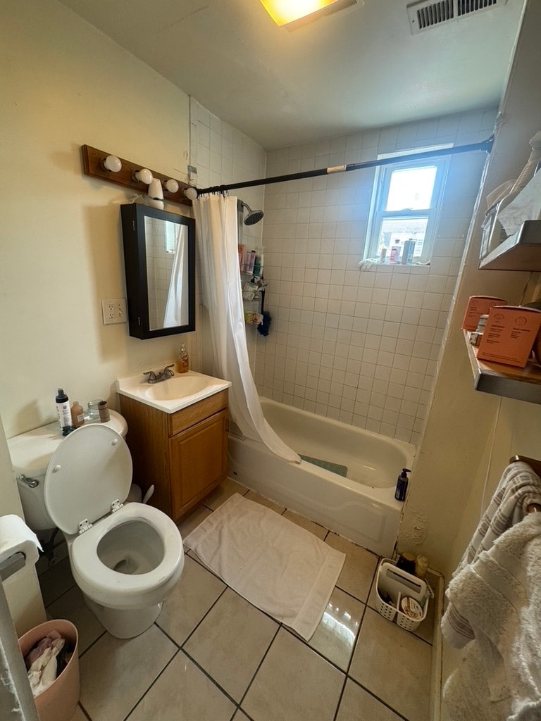 Building Photo - 247 Roxbury St