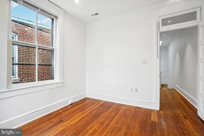 Building Photo - 1411 King St