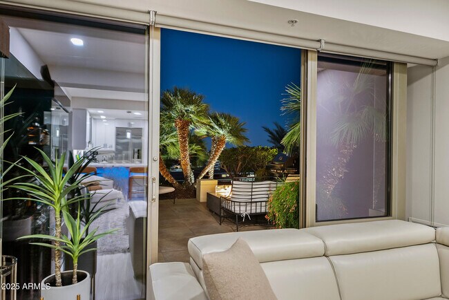 Building Photo - 7167 E Rancho Vista Dr