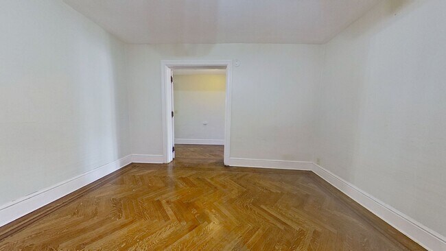 Building Photo - Spacious 1 Bedroom Apartment