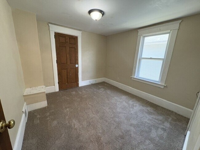 Building Photo - Comfortable 3-Bedroom Akron Home with Appliances Included