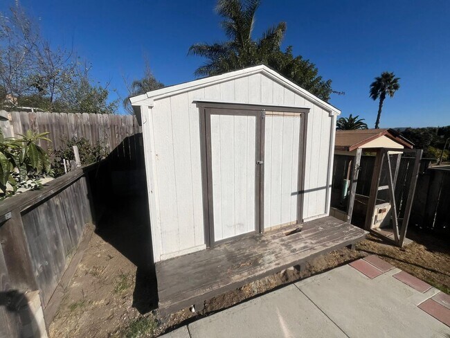 Building Photo - Grapevine Rd 705