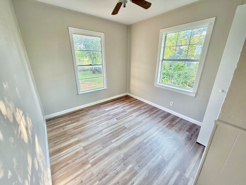 Building Photo - 428 E Elm St