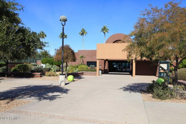 Building Photo - 9280 N 100th Pl
